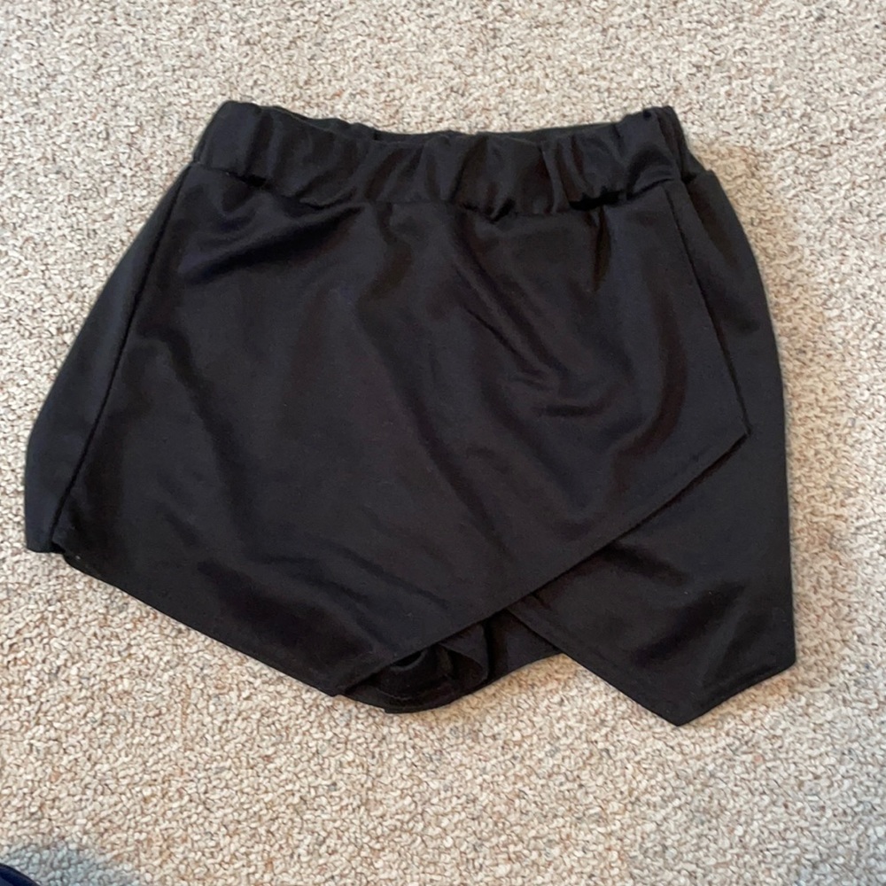 Black Skort